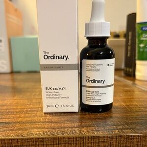 The Ordinary EUK 134 0.1% Serum - Black and White